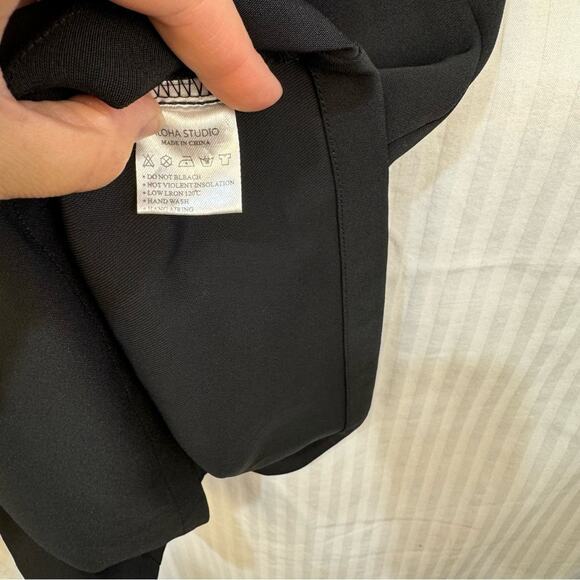 Aloha Studio Black V-Neck Romper Medium Flutter Sleeves Hand Pockets Back Zip - Picture 7 of 7